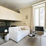 Luxurious Loft Facing The Pantheon
