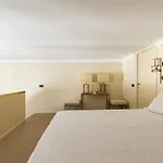 Luxurious Loft Facing The Pantheon Semesterbostad *