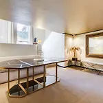 Luxurious Loft Facing The Pantheon