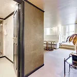 Luxurious Loft Facing The Pantheon Semesterbostad
