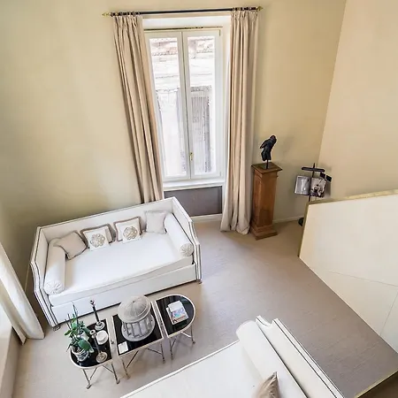 Luxurious Loft Facing The Pantheon *