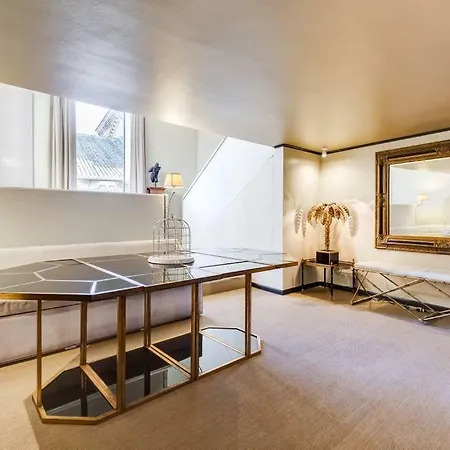 Luxurious Loft Facing The Pantheon