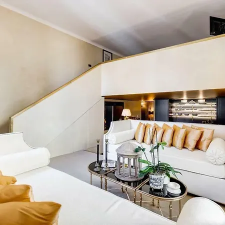 別荘 Luxurious Loft Facing The Pantheon ローマ