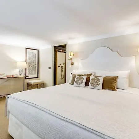 Luxurious Loft Facing The Pantheon