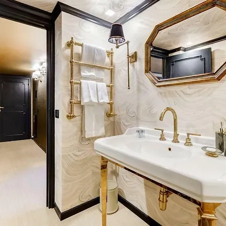 Luxurious Loft Facing The Pantheon