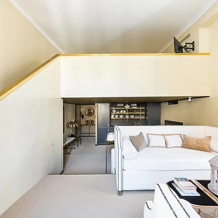 Luxurious Loft Facing The Pantheon *