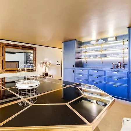 Luxurious Loft Facing The Pantheon Рим